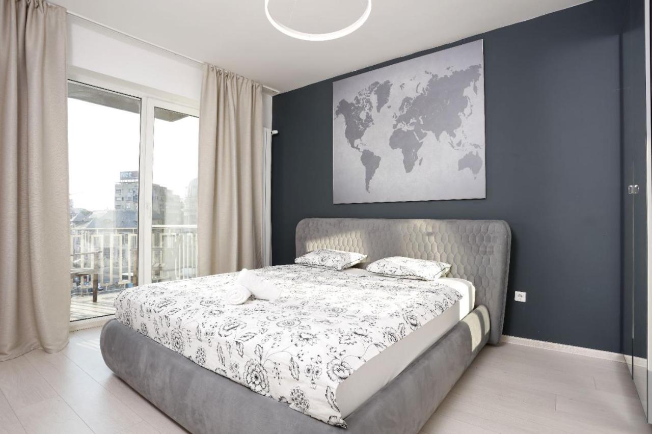 2 Bedroom Apartment With Amazing View In City Center บูคาเรสต์ ภายนอก รูปภาพ