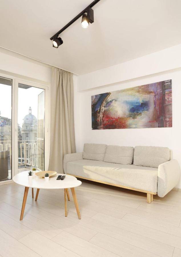 2 Bedroom Apartment With Amazing View In City Center บูคาเรสต์ ภายนอก รูปภาพ