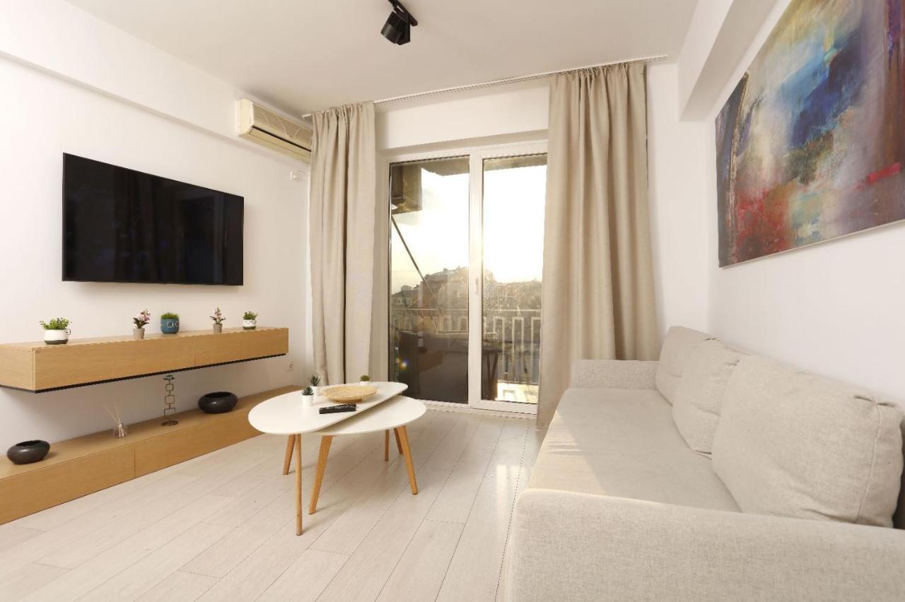 2 Bedroom Apartment With Amazing View In City Center บูคาเรสต์ ภายนอก รูปภาพ