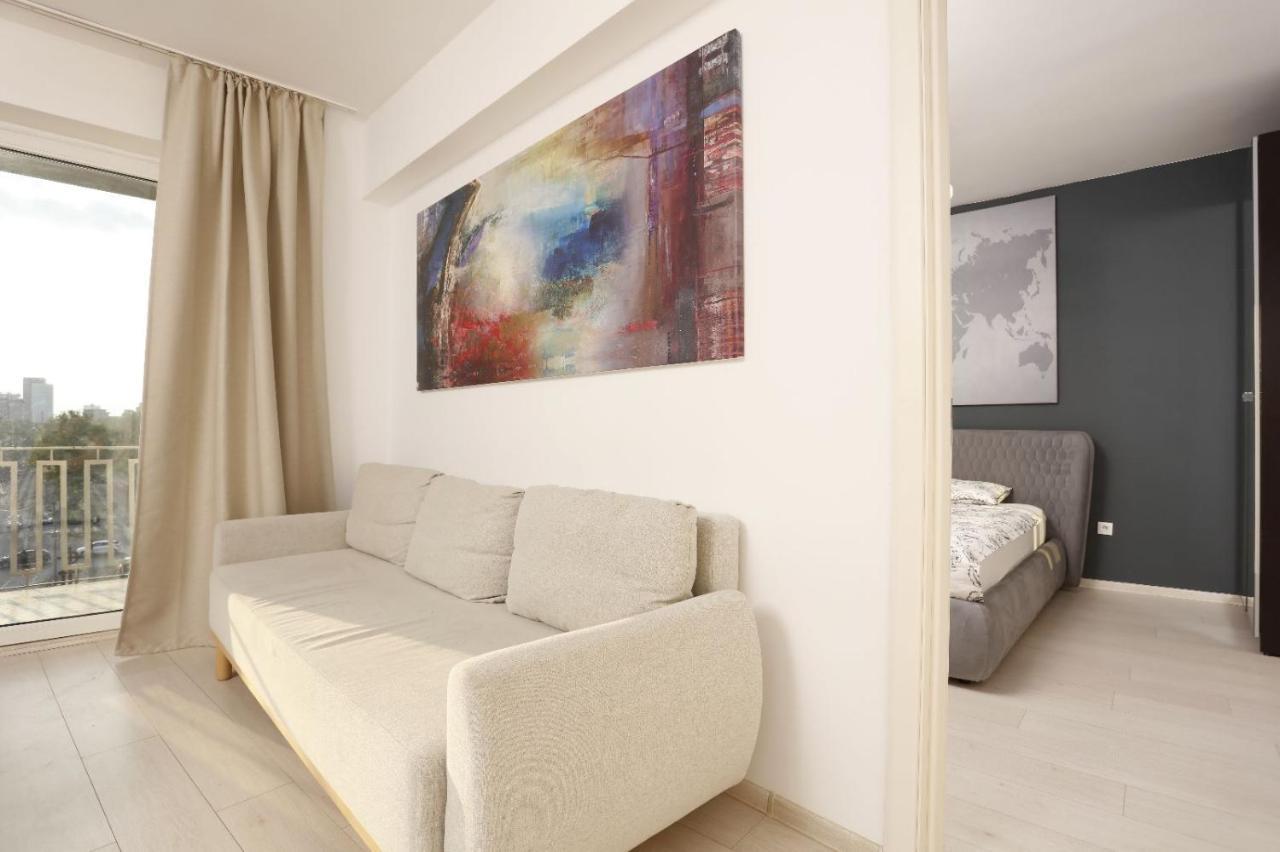 2 Bedroom Apartment With Amazing View In City Center บูคาเรสต์ ภายนอก รูปภาพ